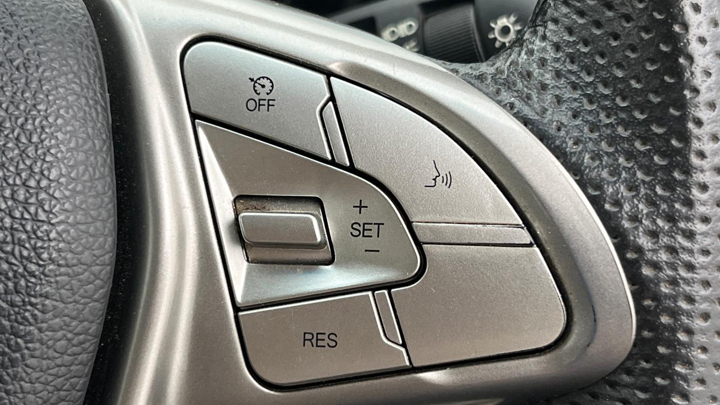 2023 Mahindra XUV300 W8 (O) 1.2 PETROL AMT, Petrol, Automatic, 35,603 km, Adaptive Cruise Control