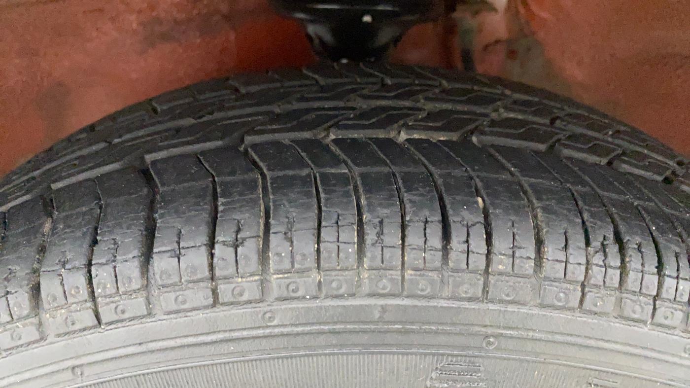 2010 Maruti Alto K10 LXI P, Petrol, Manual, 52,276 km, Left Front Tyre Tread