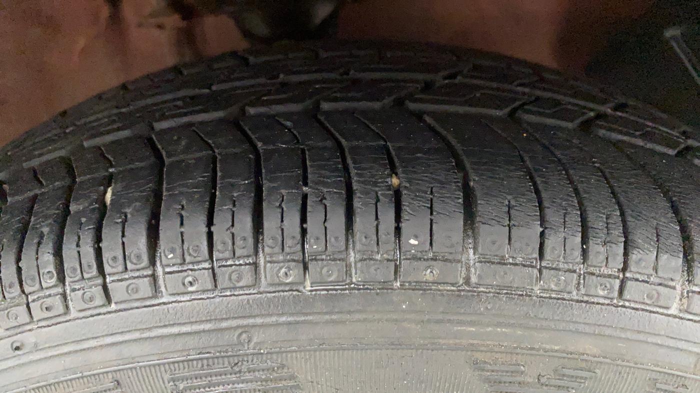 2010 Maruti Alto K10 LXI P, Petrol, Manual, 52,276 km, Right Front Tyre Tread