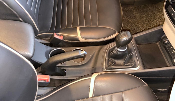 2018 Hyundai Verna 1.6 CRDI SX, Diesel, Manual, 1,20,885 km, Gear Lever
