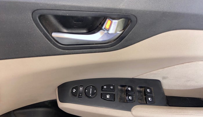 2018 Hyundai Verna 1.6 CRDI SX, Diesel, Manual, 1,20,885 km, Driver Side Door Panels Control