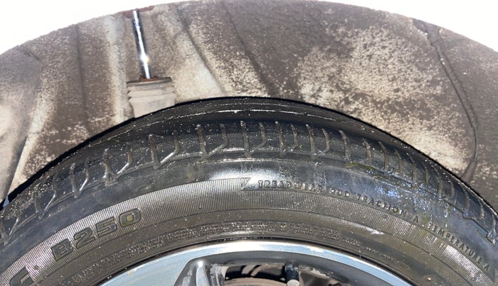 2018 Hyundai Verna 1.6 CRDI SX, Diesel, Manual, 1,20,885 km, Right Rear Tyre Tread