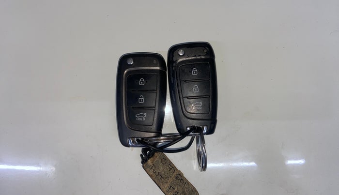 2018 Hyundai Verna 1.6 CRDI SX, Diesel, Manual, 1,20,885 km, Key Close Up