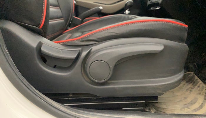 2017 Hyundai Elite i20 ASTA 1.2 (O), Petrol, Manual, 66,441 km, Driver Side Adjustment Panel