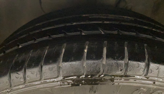 2017 Hyundai Elite i20 ASTA 1.2 (O), Petrol, Manual, 66,441 km, Left Front Tyre Tread