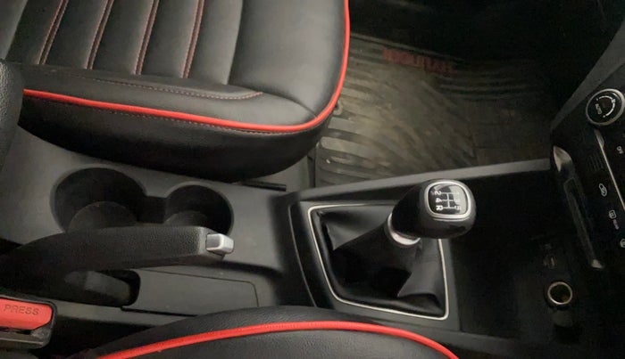 2017 Hyundai Elite i20 ASTA 1.2 (O), Petrol, Manual, 66,441 km, Gear Lever