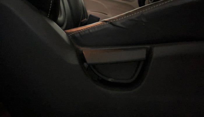 2019 Hyundai NEW SANTRO SPORTZ MT, Petrol, Manual, 32,555 km, Driver Side Adjustment Panel