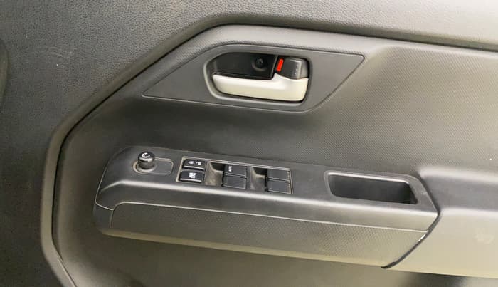 2021 Maruti New Wagon-R VXI 1.2, Petrol, Manual, 27,197 km, Driver Side Door Panels Control