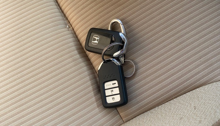 2020 Honda Amaze 1.2L I-VTEC VX, CNG, Manual, 51,916 km, Key Close Up