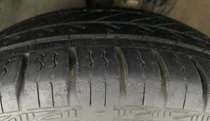 2017 Volkswagen Polo TRENDLINE 1.2L PETROL, Petrol, Manual, 92,205 km, Left Front Tyre Tread