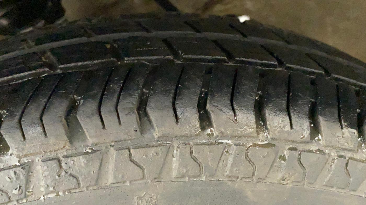 2017 Maruti Alto 800 VXI, Petrol, Manual, 37,773 km, Left Front Tyre Tread