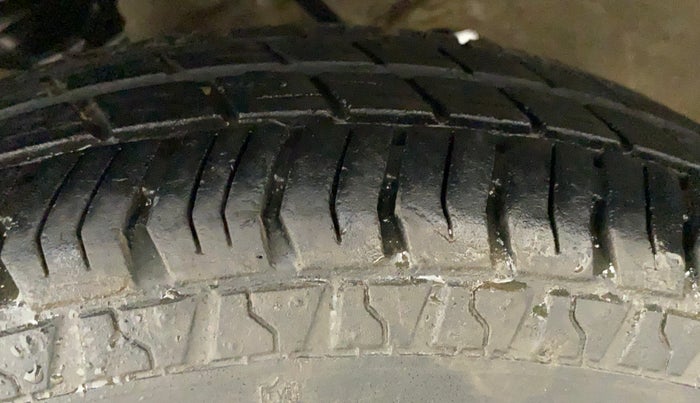 2017 Maruti Alto 800 VXI, Petrol, Manual, 37,773 km, Left Front Tyre Tread
