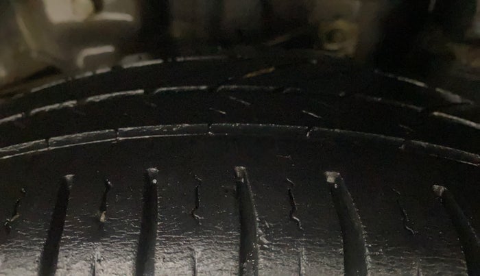 2014 Hyundai Eon MAGNA +, Petrol, Manual, 68,830 km, Left Rear Tyre Tread