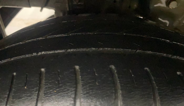 2014 Hyundai Eon MAGNA +, Petrol, Manual, 68,830 km, Right Rear Tyre Tread