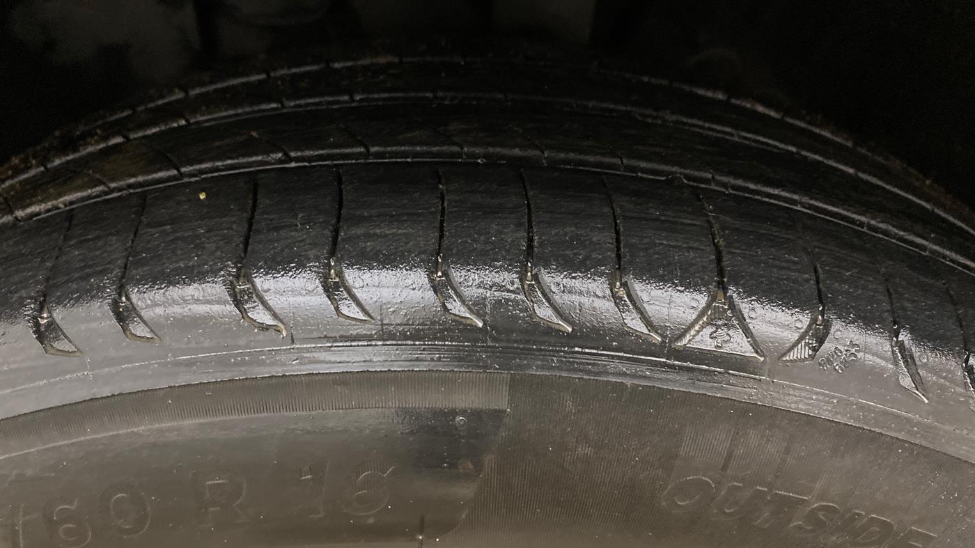 2021 Hyundai VENUE SX 1.5 CRDI, Diesel, Manual, 85,964 km, Left Front Tyre Tread