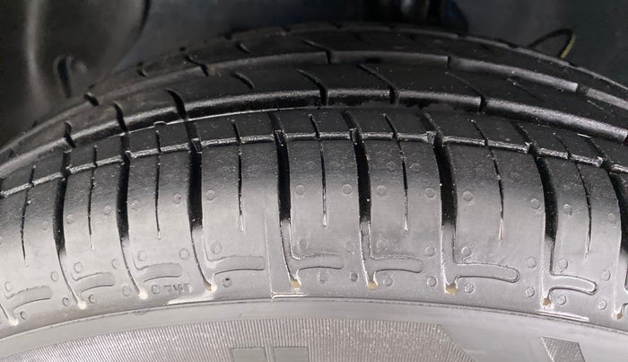 2021 Hyundai GRAND I10 NIOS MAGNA 1.2 MT, Petrol, Manual, 1,815 km, Left Front Tyre Tread