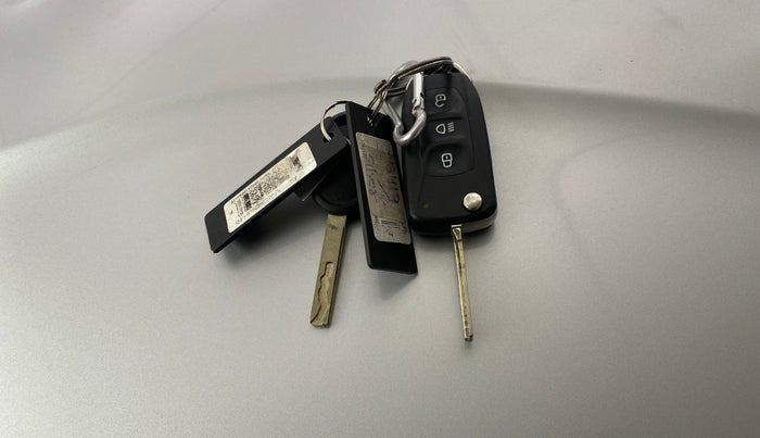 2019 Tata NEXON XZ DIESEL, Diesel, Manual, 62,261 km, Key Close Up