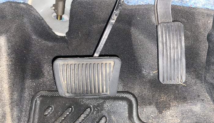 2022 KIA CARENS LUXURY PLUS 1.4 PETROL DCT 7 STR, Petrol, Automatic, 36,336 km, Pedals