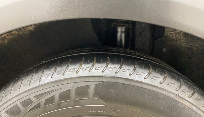 2022 KIA CARENS LUXURY PLUS 1.4 PETROL DCT 7 STR, Petrol, Automatic, 36,336 km, Left Rear Tyre Tread