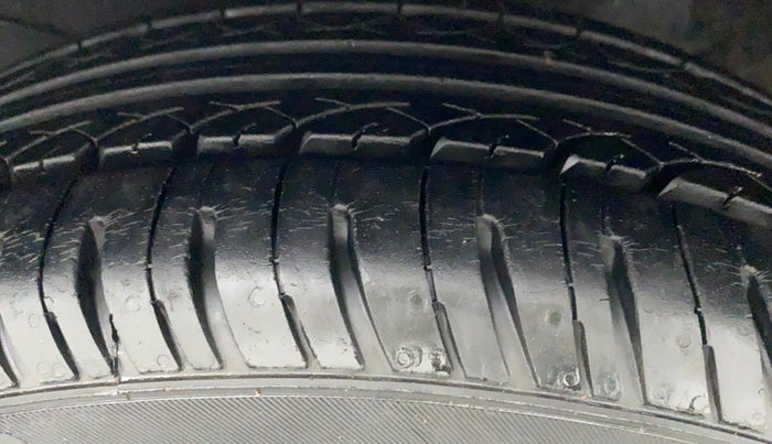 2014 Honda Amaze 1.2L I-VTEC S, Petrol, Manual, 41,700 km, Left Front Tyre Tread
