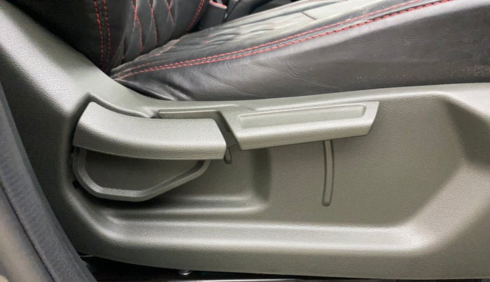 2021 Hyundai VENUE SX 1.0 TURBO IMT, Petrol, Manual, 11,653 km, Driver Side Adjustment Panel