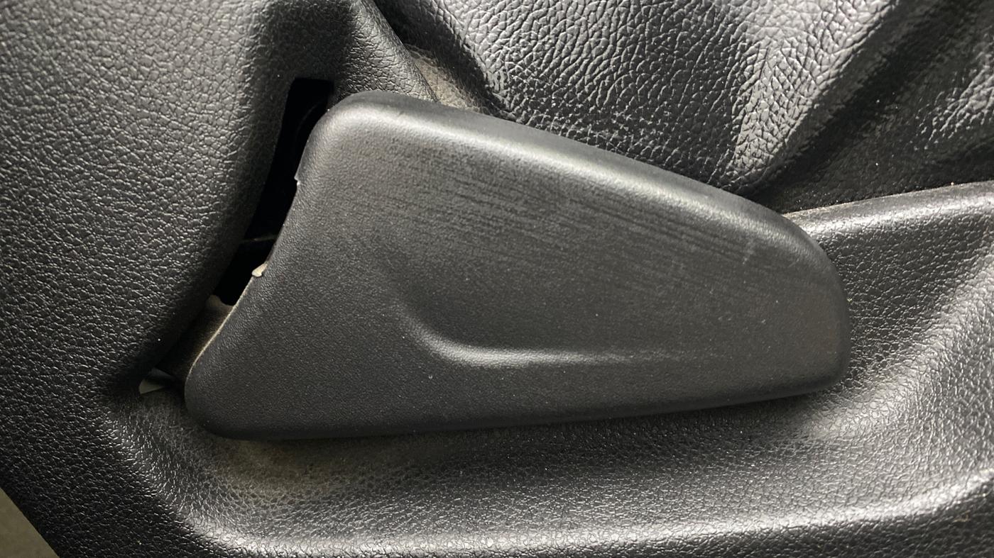 2017 Renault Kwid RXT 0.8, Petrol, Manual, 19,284 km, Driver Side Adjustment Panel