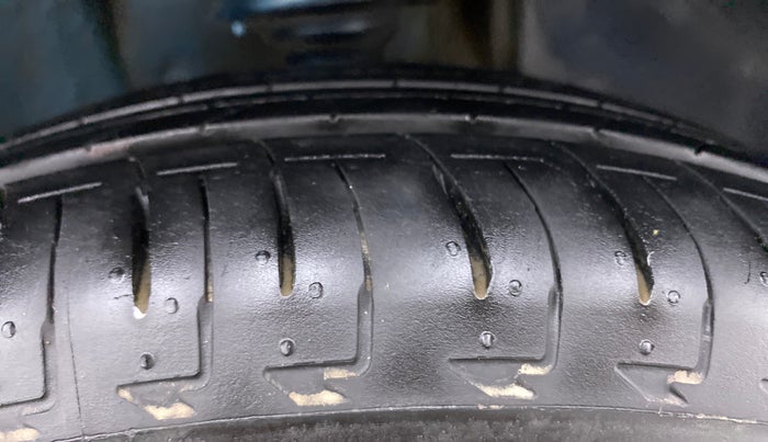 2018 Maruti IGNIS DELTA 1.2, Petrol, Manual, 36,393 km, Right Front Tyre Tread