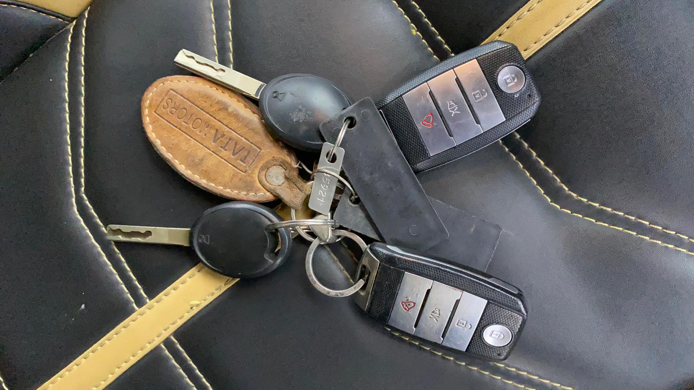 2024 Tata PUNCH PURE MT, Petrol, Manual, 46,198 km, Key Close Up