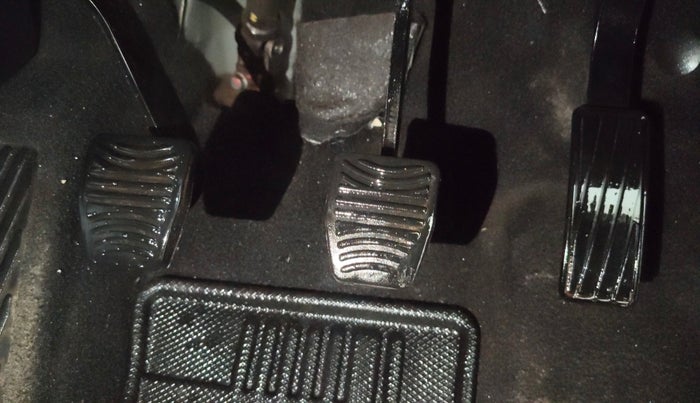 2021 Mahindra XUV700 AX 7 P MT 7 STR, Petrol, Manual, 37,871 km, Pedals