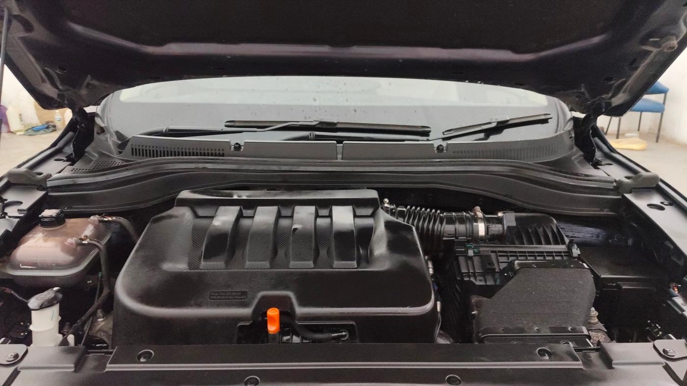 2021 Mahindra XUV700 AX 7 P MT 7 STR, Petrol, Manual, 37,871 km, Engine View