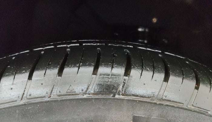 2021 Mahindra XUV700 AX 7 P MT 7 STR, Petrol, Manual, 37,871 km, Left Rear Tyre Tread