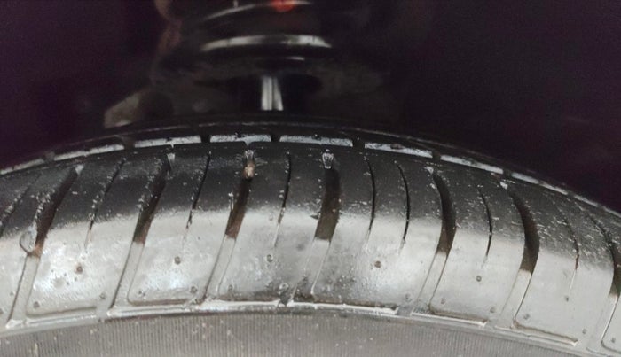 2021 Mahindra XUV700 AX 7 P MT 7 STR, Petrol, Manual, 37,871 km, Right Front Tyre Tread