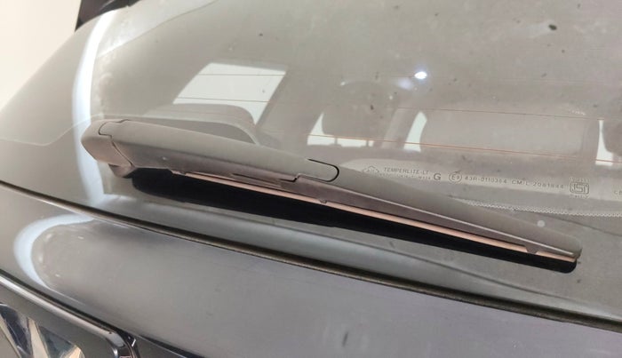 2021 Mahindra XUV700 AX 7 P MT 7 STR, Petrol, Manual, 37,871 km, Rear Wiper