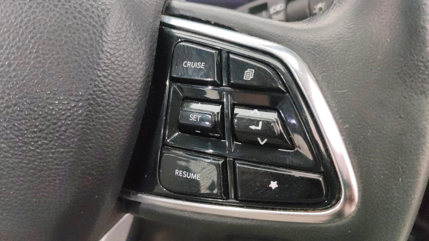 2021 Mahindra XUV700 AX 7 P MT 7 STR, Petrol, Manual, 37,871 km, Adaptive Cruise Control