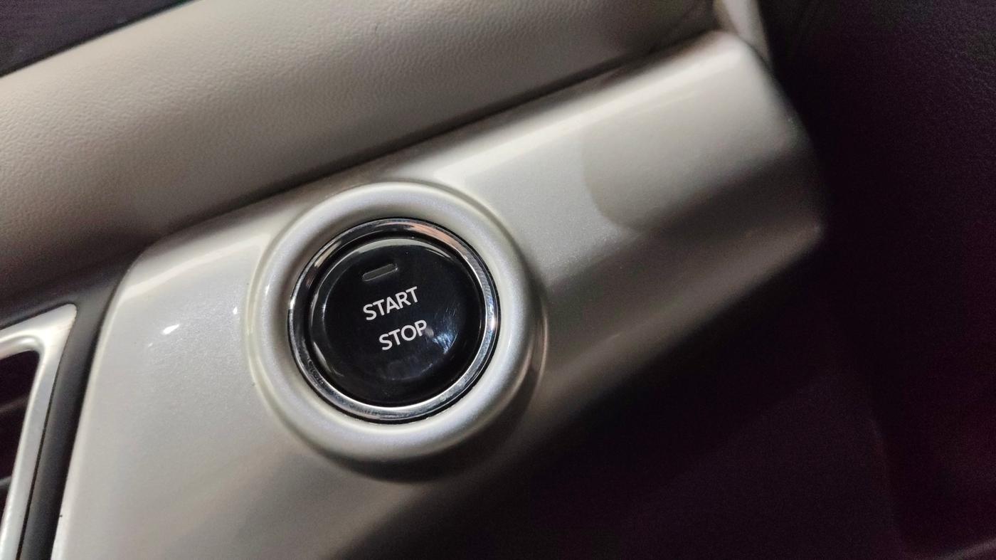 2021 Mahindra XUV700 AX 7 P MT 7 STR, Petrol, Manual, 37,871 km, Keyless Start/ Stop Button