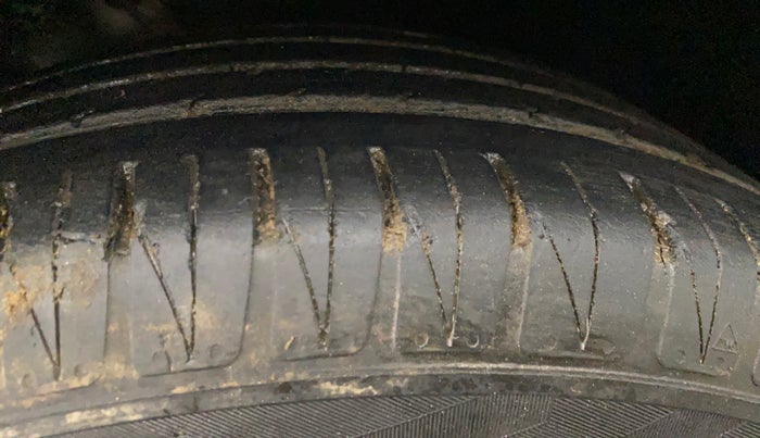 2023 KIA SONET HTK 1.5 DIESEL IMT, Diesel, Manual, 51,196 km, Right Front Tyre Tread