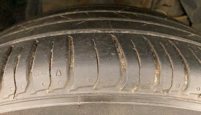 2016 Maruti Vitara Brezza ZDI, Diesel, Manual, 1,12,913 km, Right Front Tyre Tread