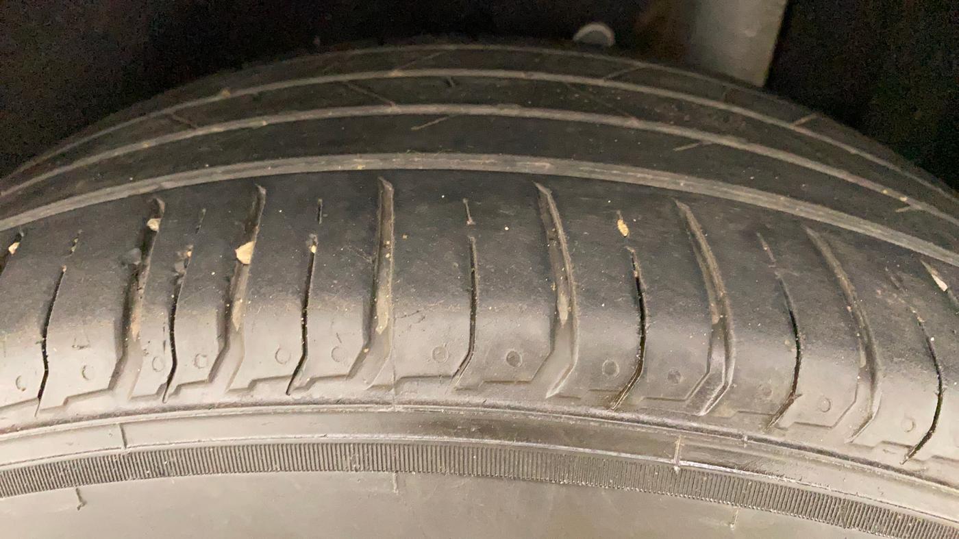 2016 Maruti Vitara Brezza ZDI, Diesel, Manual, 1,12,913 km, Left Rear Tyre Tread