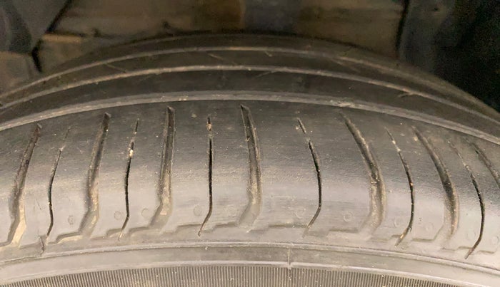 2016 Maruti Vitara Brezza ZDI, Diesel, Manual, 1,12,913 km, Left Front Tyre Tread