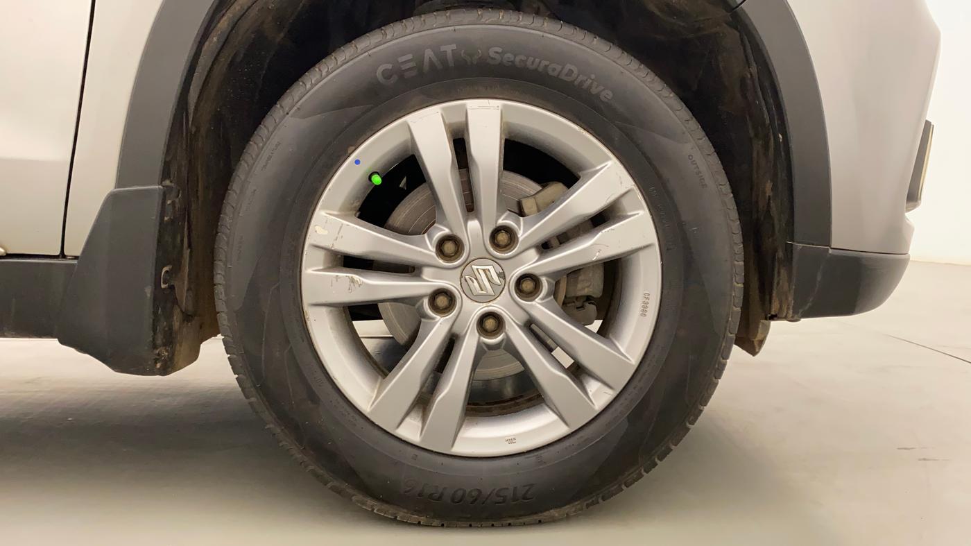 2016 Maruti Vitara Brezza ZDI, Diesel, Manual, 1,12,913 km, Right Front Wheel