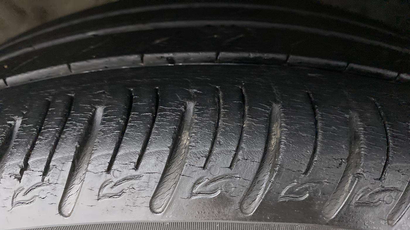 2019 Hyundai VENUE 1.0 TURBO GDI SX+ AT, Petrol, Automatic, 31,757 km, Right Front Tyre Tread