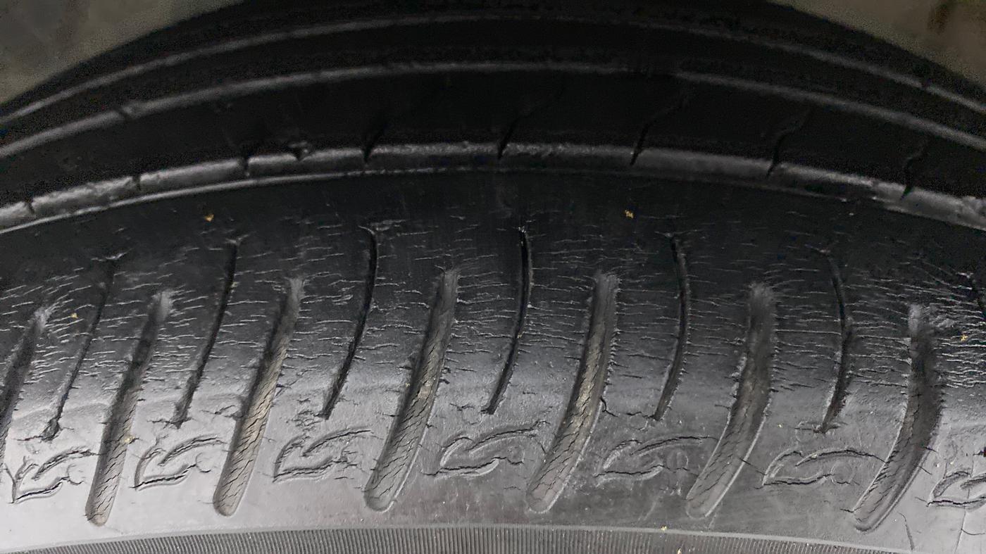 2019 Hyundai VENUE 1.0 TURBO GDI SX+ AT, Petrol, Automatic, 31,757 km, Left Front Tyre Tread