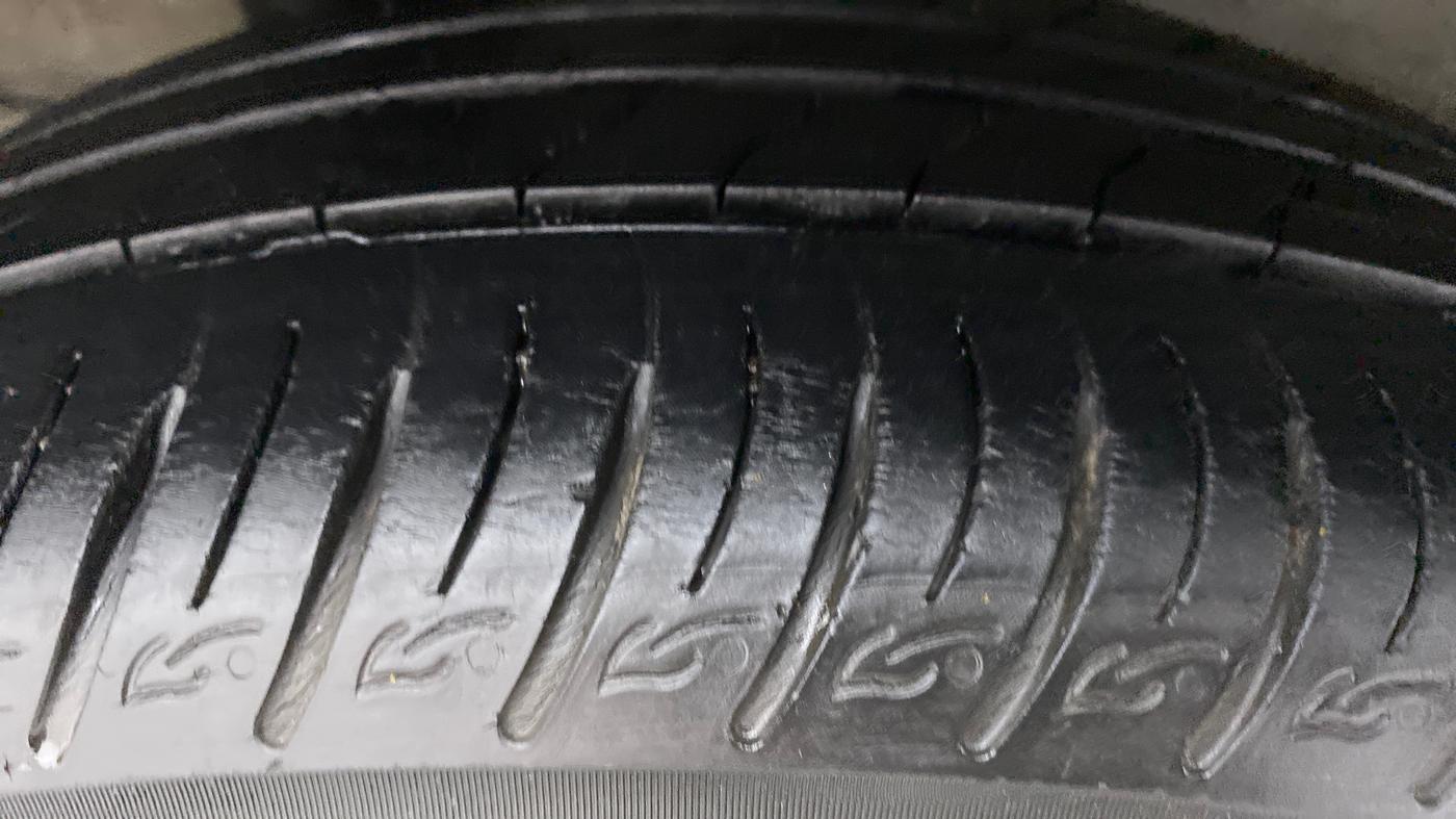 2019 Hyundai VENUE 1.0 TURBO GDI SX+ AT, Petrol, Automatic, 31,757 km, Right Rear Tyre Tread