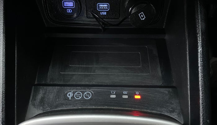 2019 Hyundai VENUE 1.0 TURBO GDI SX+ AT, Petrol, Automatic, 31,757 km, Wireless Charger