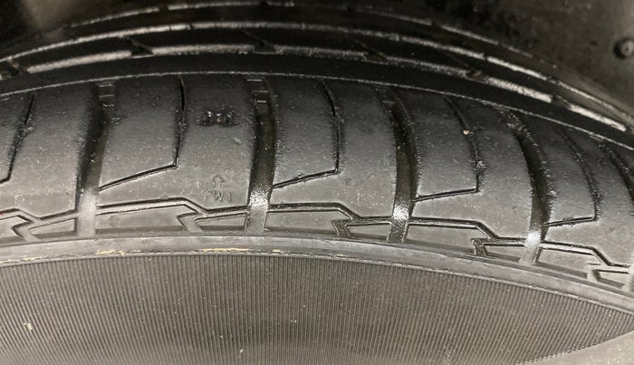 2021 MG HECTOR SHARP 2.0 DIESEL, Diesel, Manual, 1,19,582 km, Right Rear Tyre Tread