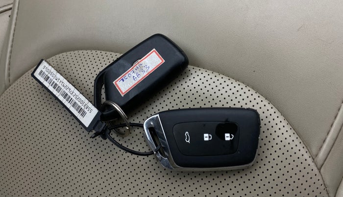 2021 MG HECTOR SHARP 2.0 DIESEL, Diesel, Manual, 1,19,582 km, Key Close Up