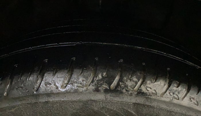 2018 Hyundai Elite i20 SPORTZ 1.2, CNG, Manual, 69,687 km, Right Front Tyre Tread