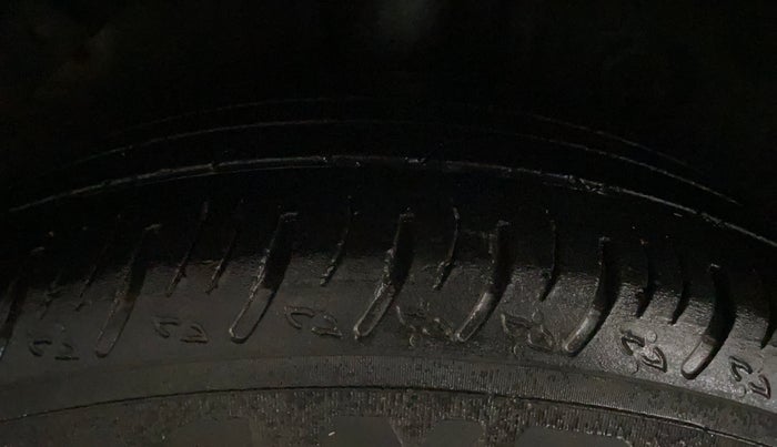 2018 Hyundai Elite i20 SPORTZ 1.2, CNG, Manual, 69,687 km, Right Rear Tyre Tread