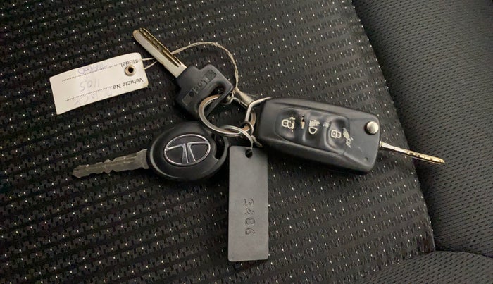 2017 Tata Tiago WIZZ EDITION PETROL, Petrol, Manual, 85,636 km, Key Close Up