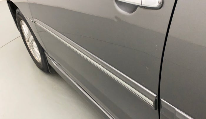 2013 Toyota Innova 2.5 VX 7 STR, Diesel, Manual, 79,391 km, Front passenger door - Slightly dented